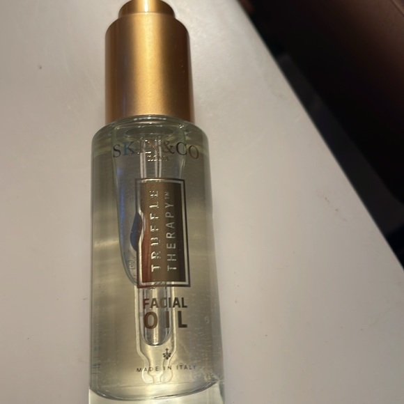 Brand new in box Skin&Co ultra pure facial oil, Truffle Therapy - Picture 2 of 2